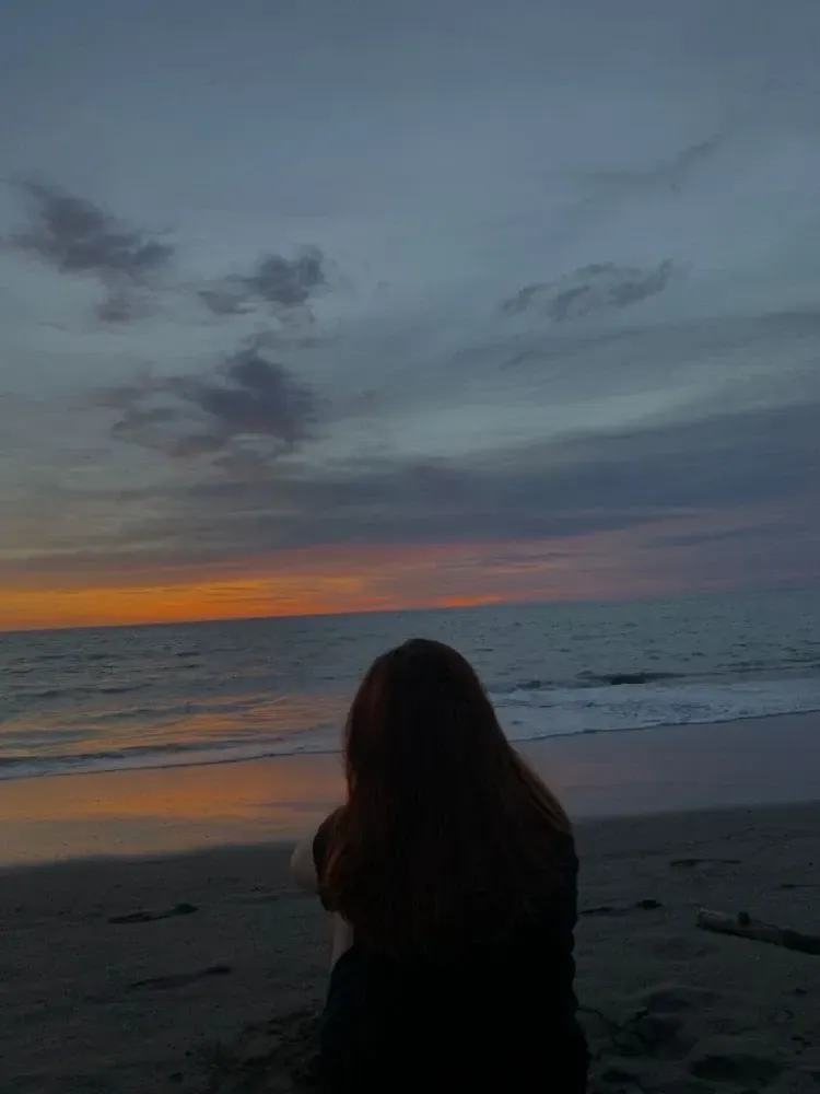 Chân dung từ phía sau mang đậm cảm xúc u buồn