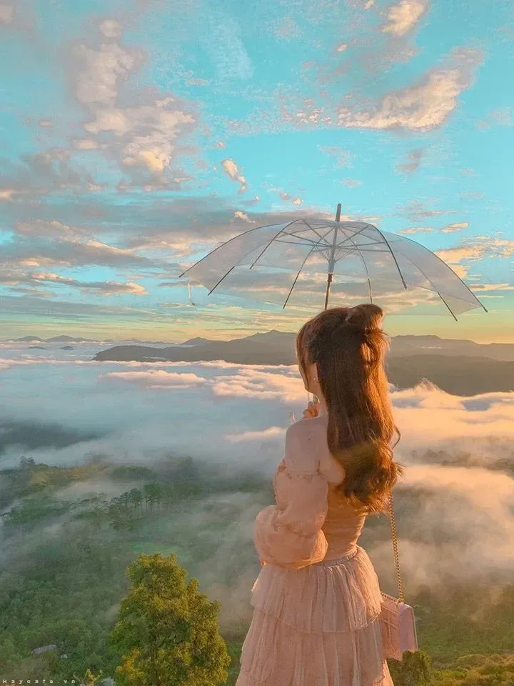 Chụp sau lưng cô gái tóc dài, phong cách nhẹ nhàng