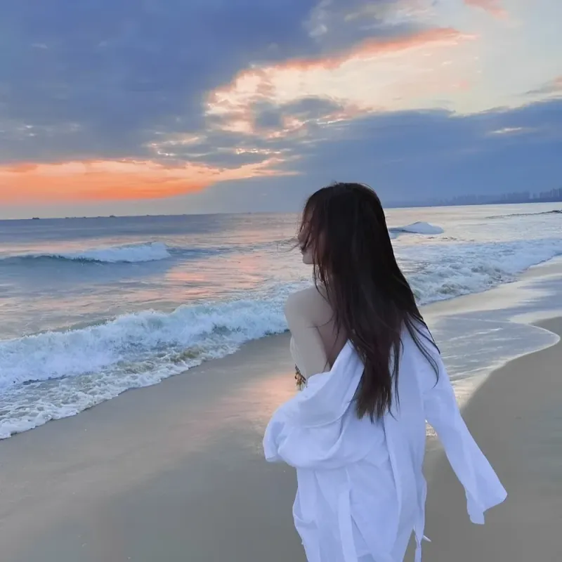 Ảnh chụp sau lưng nữ với tóc dài mượt mà