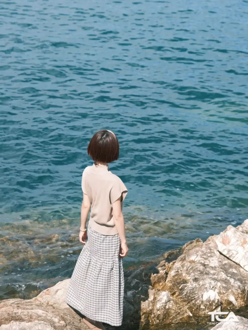 Tóc ngắn nữ chụp từ phía sau tạo nên vẻ đẹp mạnh mẽ