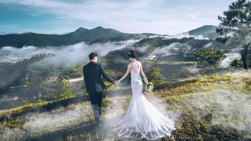 Hình ảnh cưới đẹp chụp sau lưng, khoảnh khắc ngọt ngào