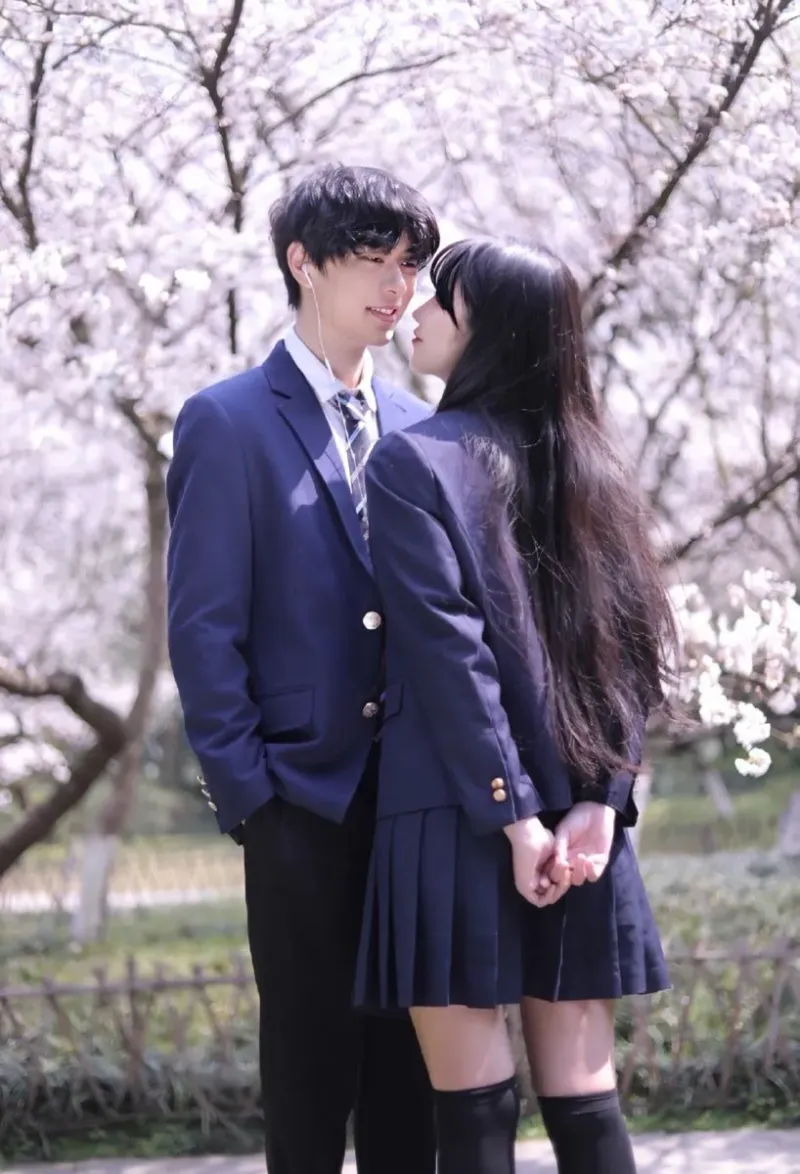 Ảnh đại diện cặp đôi ngọt ngào thể hiện tình yêu đích thực