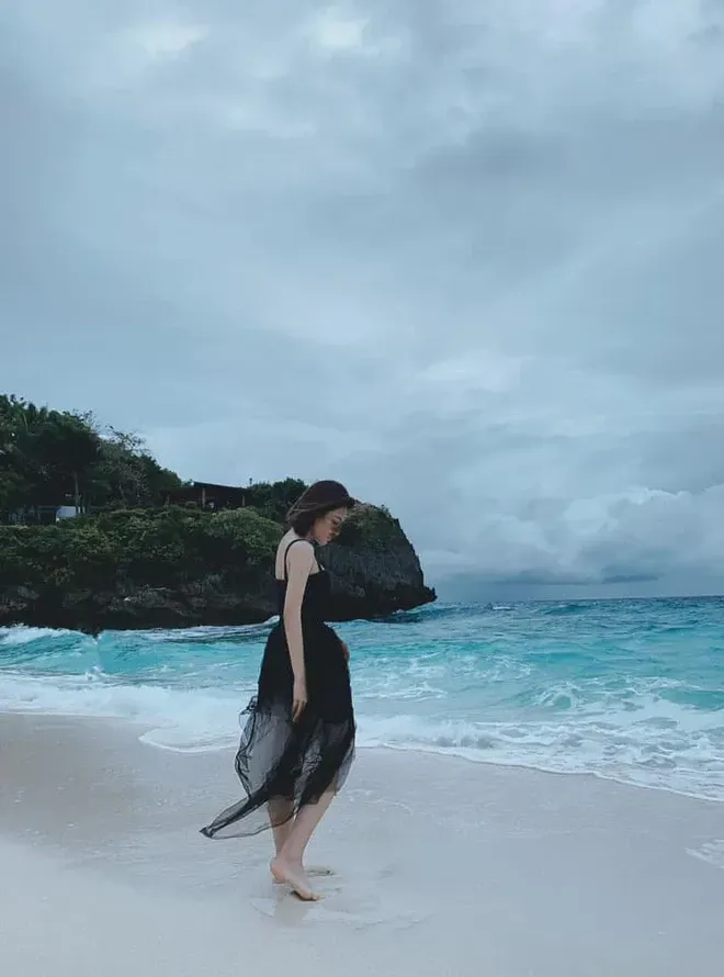 Avatar chụp sau lưng, người đứng giữa thiên nhiên