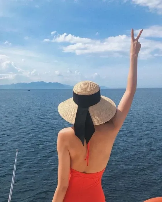 Ảnh đại diện sau lưng thể hiện vẻ đẹp tự nhiên