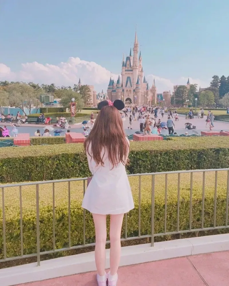 Hình đại diện chụp từ sau, khung cảnh yên bình