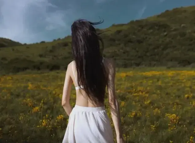 Tạo hình nền chụp sau lưng độc đáo và ấn tượng cho điện thoại của bạn